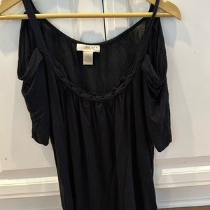 Kenner open shoulder/loose fitting shirt in size small. Blk